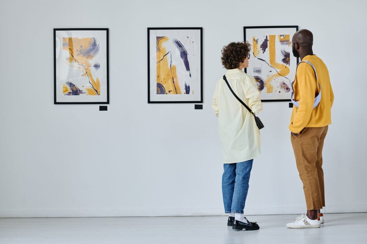 couple at art gallery