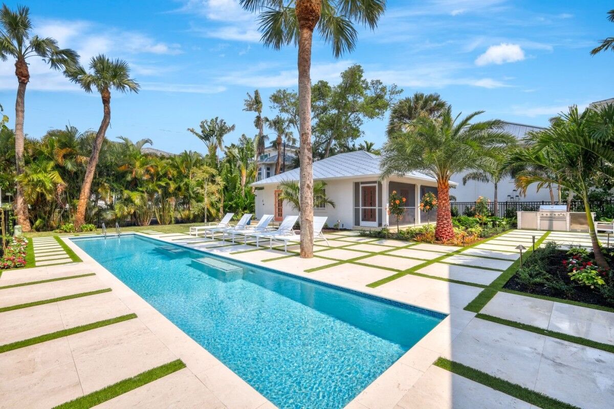 pool of Naples rental